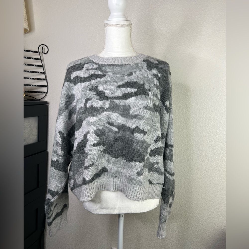 American Eagle camo grey crewneck sweater